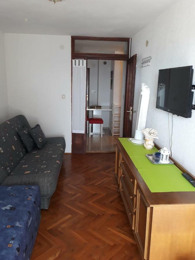 Apartman Grospic 2 Cesarica Εξωτερικό φωτογραφία